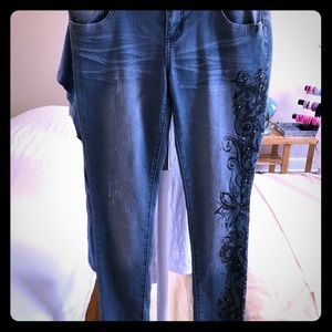 Jeans with graphics Stretchy bluejeans denim